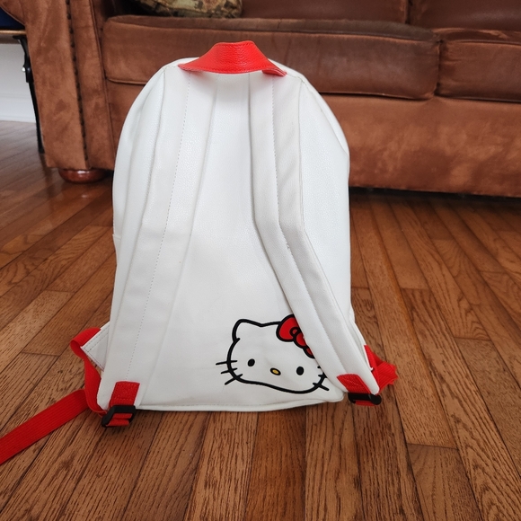 Hello Kitty Backpack - Picture 3 of 9
